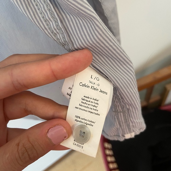 ••Calvin Klein Stripped Button Down Shirt - Picture 2 of 6